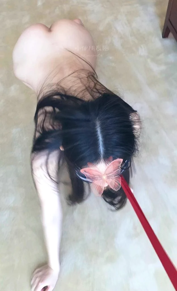 又是给各位主人做狗的一天，在床上被轮流操了几个小时，再被套上狗链牵到走道里玩，我真特别希望能有陌生人突然走出来看到我，如果此时的监控能被酒店前台的工作人员看到就会更刺激啦🐶 https://t.co/Dkog4Vo7uh