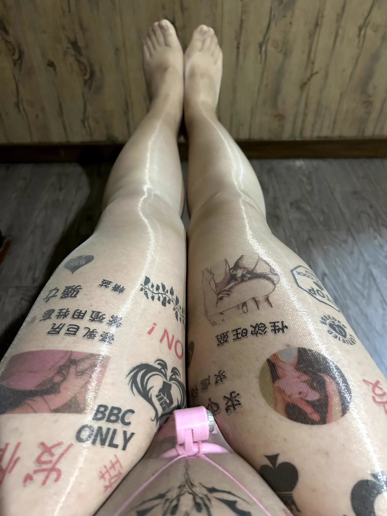 和黑爹的超大黑jj对比下，费物阴蒂直接败北臣服缩成蚕蛹惹🥵，就算是龟头也比小语大很多呢😭，这可怎么办呢🤤，要不就当黑爹的bbc玩物好了😍#sissy #ts #伪娘  #贞操锁 #雌堕 https://t.co/x5Jh4yFdCy