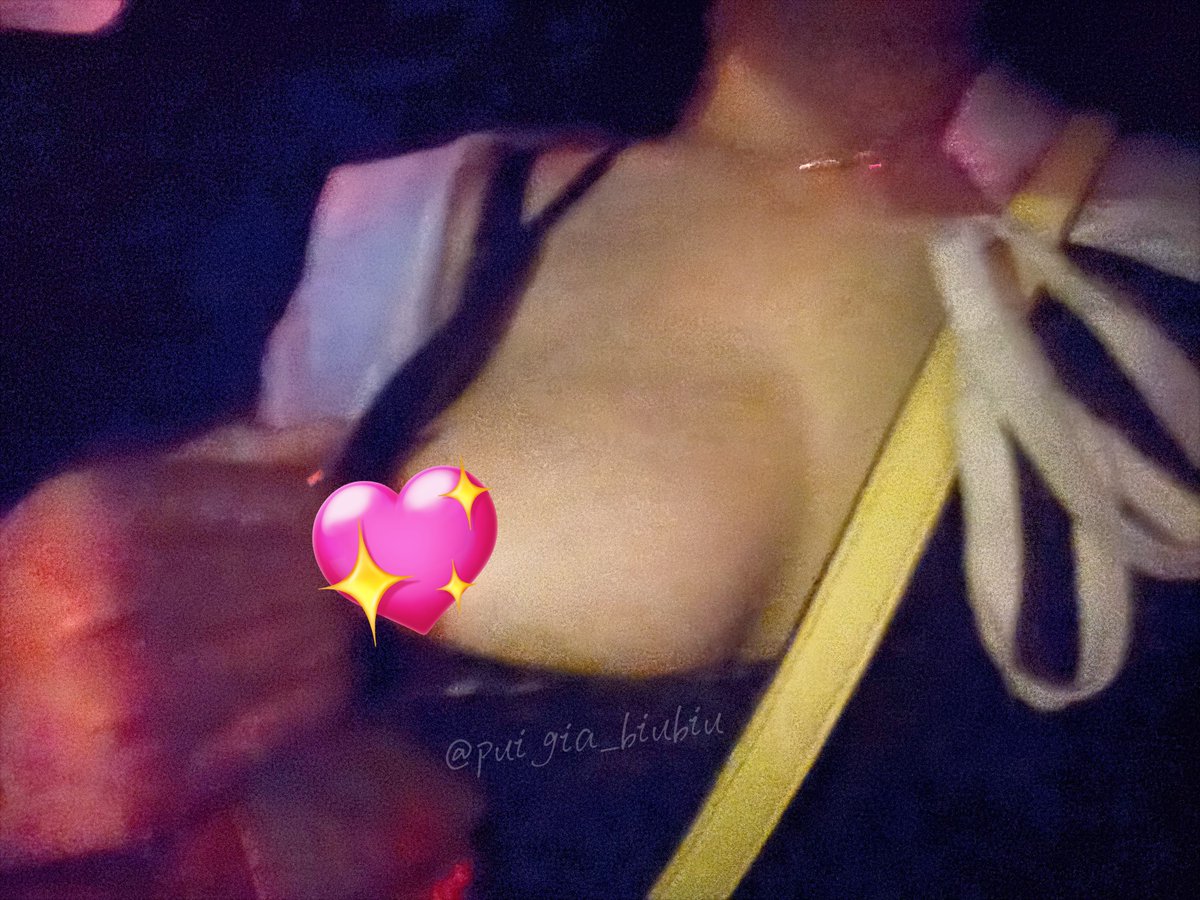 搭車回家了～
拍照的時候我超緊張
就為給你們更個圖我真的是太難了🫠🫠
可能直接被ㄨㄅ司機當露出怪人了吧==
只能希望沒有被他看到ㄌ🥹
但其實我有瞥到司機一直在瞄後照鏡
但願只是在看後車沒注意到我… https://t.co/rT94uZj3xO