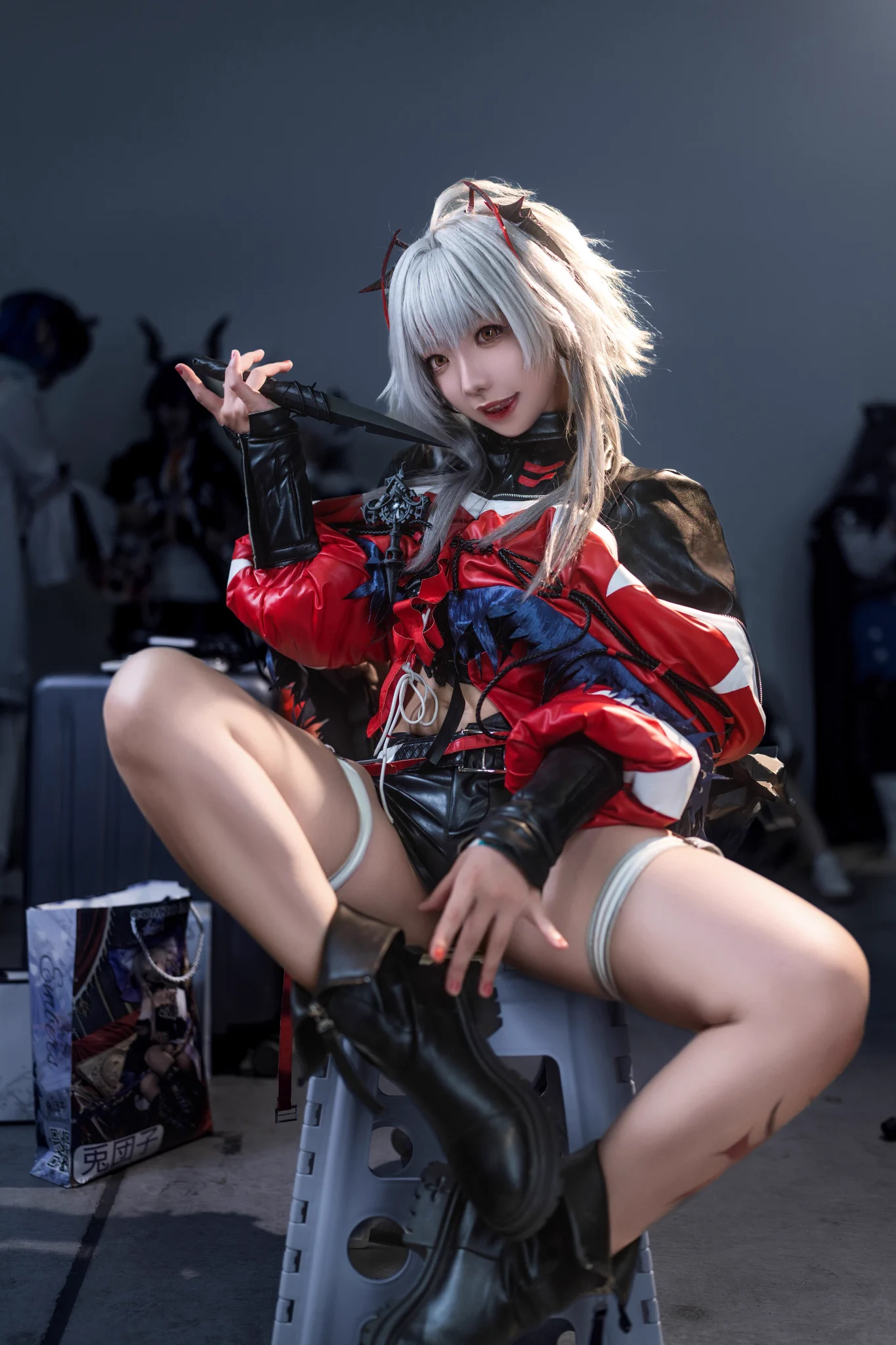 ウィシャデル❣️アークナイツ

カッコよく撮ってくれた！カメラマンさんに大感謝

#C106コスプレ #C106 https://t.co/bUCHLBR5tu