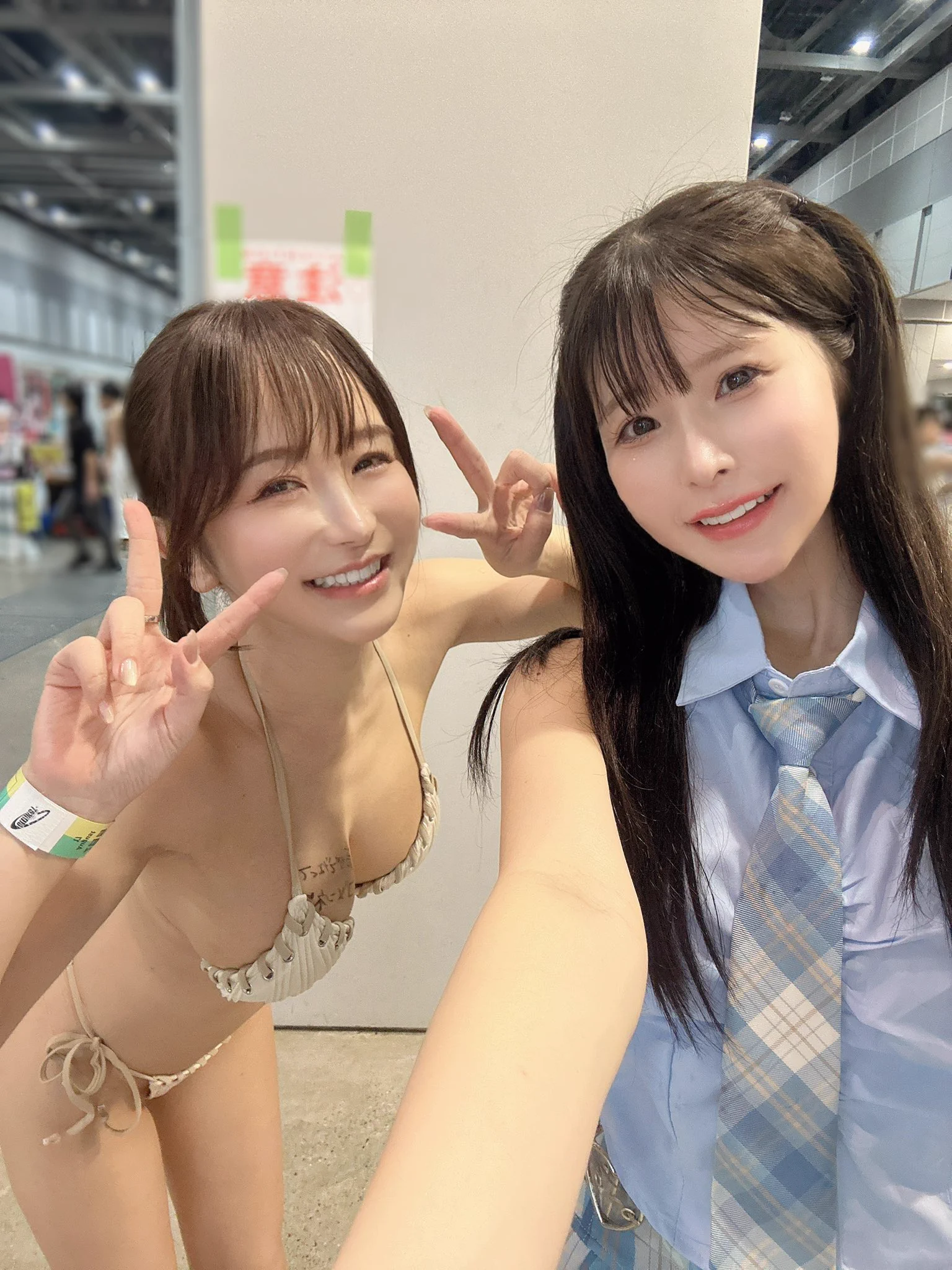 今年もいくみさんに会えたー！！

いくみさんの肌質伝わる写真集が大好きで🙏🏻✨
クシャって笑ういくみさんも、動物と戯れるいくみさんも、濡れてるいくみさんも全部大好きだから今回の新刊も最高だった💘
可愛くて神対応で本当に女神様^т⩊т^らぶ
@193iKkyu3 
(タグ付け間違えてたので再掲🙇) https://t.co/jyymIel4lC