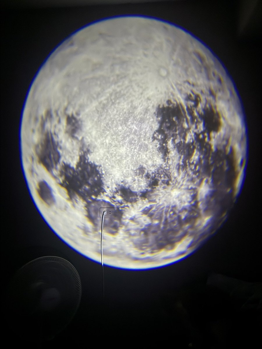 喜歡宇宙 喜歡太空
我把遙不可及的美麗
通通放在我的房間了

好喜歡新買的太空氣氛投影燈 https://t.co/8VovQmrbPi