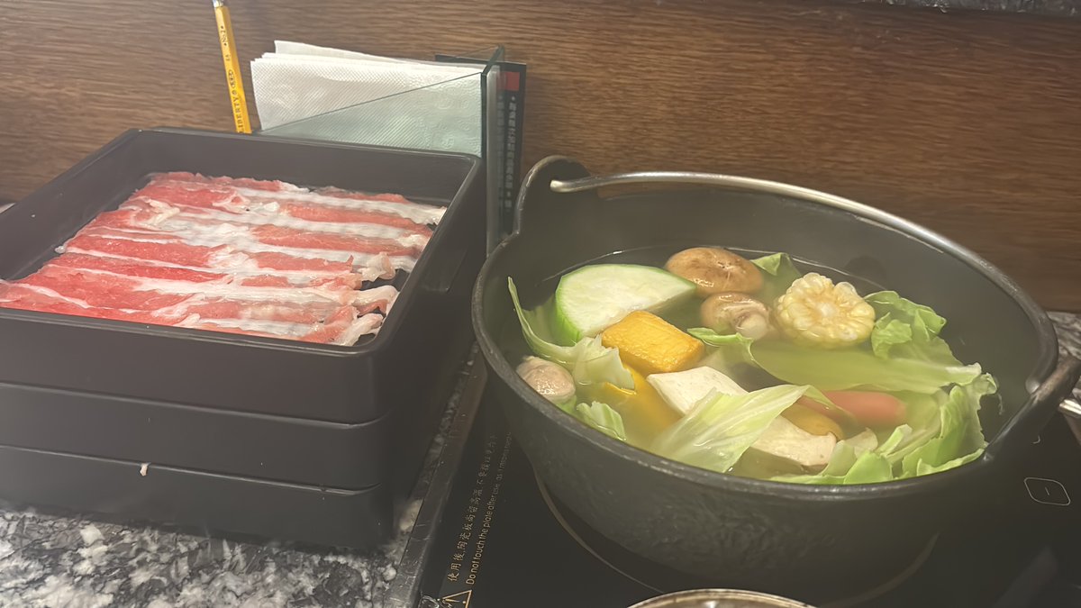 本來的午餐約會取消了
於是就自己來吃火鍋ㄌ
等等要去諮商！ https://t.co/oUbukNxUmY