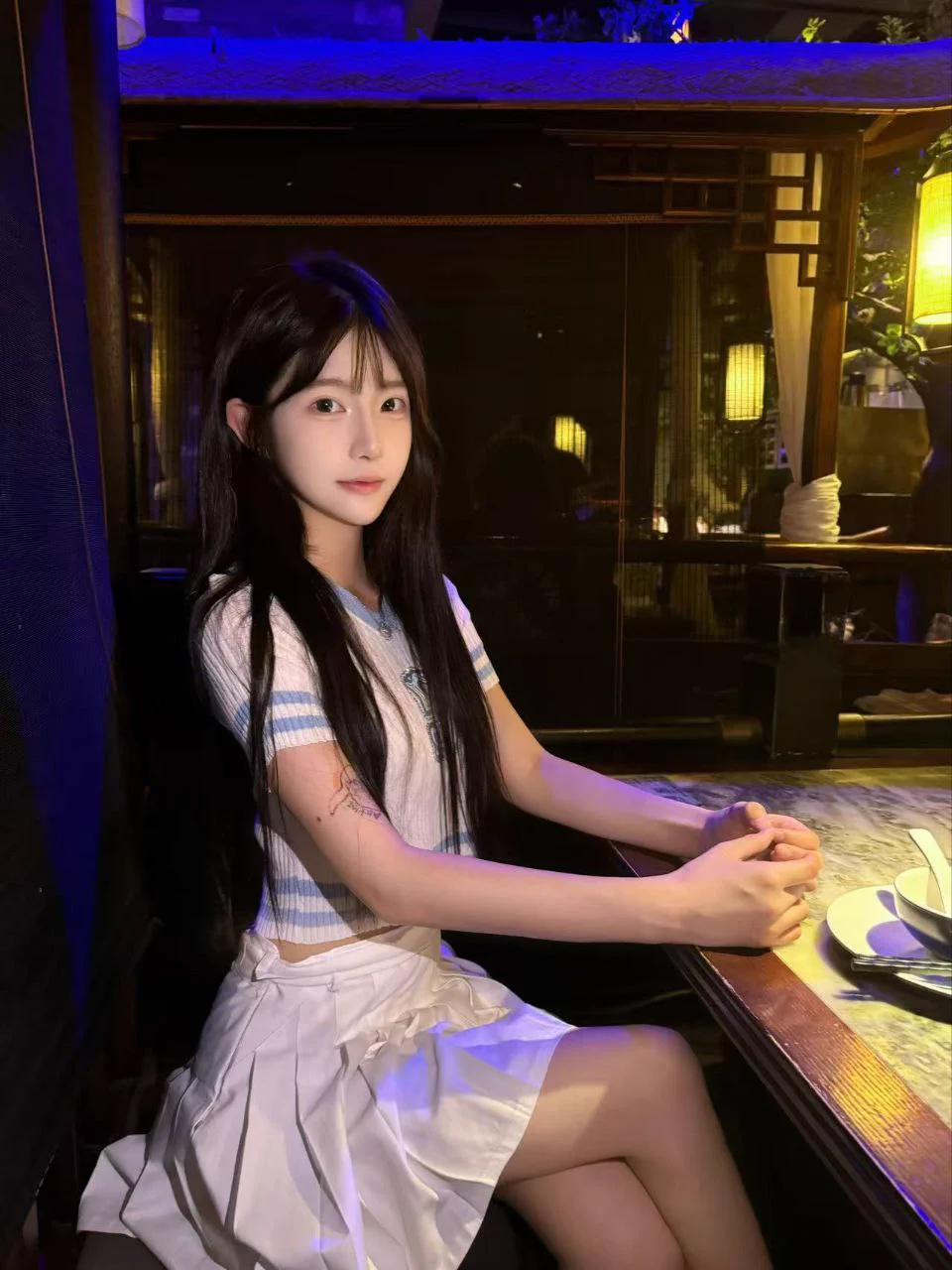 🟡妹团交友俱乐部💌✈️客服：https://t.co/R90yq6OKxF

妹团客服收到投稿 #成都 18岁 #学妹 小怼，165cm，85斤，C杯，日本留学生小提琴演奏专业，演出级别！
她是个才华横溢的女孩，带着点调皮说：“我在成都读大学，爱拉小提琴，可留学费用总让我捉襟见肘，想找个金主哥哥带我去港澳玩！”
她坐在优雅餐厅，手持刀叉自拍，背景是温馨灯光，笑容清纯迷人。
她自信说，“我皮肤光滑无痘无整容，比例好真人比照片好看！，能飞外地港澳过夜同居，体检后戴套kou可，但不SM不内射！”她笑得甜甜，“期待一个暖心哥哥，和我一起奏出甜蜜旋律！”🎻 #妹团甜心 #找糖爹趣闻 #金主 #糖宝 #糖爹 #甜妹