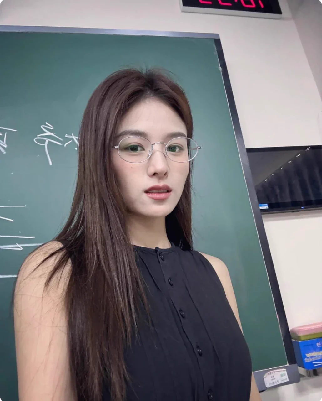 31岁绍兴语文老师，想体验不一样的刺激，有喜欢老师癖好的快来牵线哦。#江浙沪 #绍兴 https://t.co/YW3IwO8vst