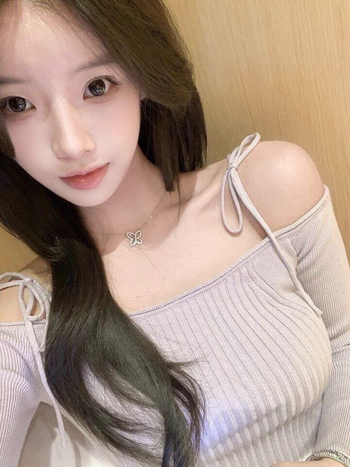 今日推荐🌟🌟🌟
🌸坐标：#北京
🌸年龄：04
🌸身高：165
🌸体重：92
🌸🐻：  D
初恋女友，上粉下嫩，修长🥢腿，雪白紧致嫩滑皮肤，超大🍑臀

Q🐧：1950043544
V🛰️：comeon979797

💖门槛88r开路（加我备注口令）💖
⚡@MaecMax @DaecMax @WaecMax等多位博主推荐，放心下单⚡
https://t.co/G6IYiYsnc9 https://t.co/W2Ej4jQCQz
