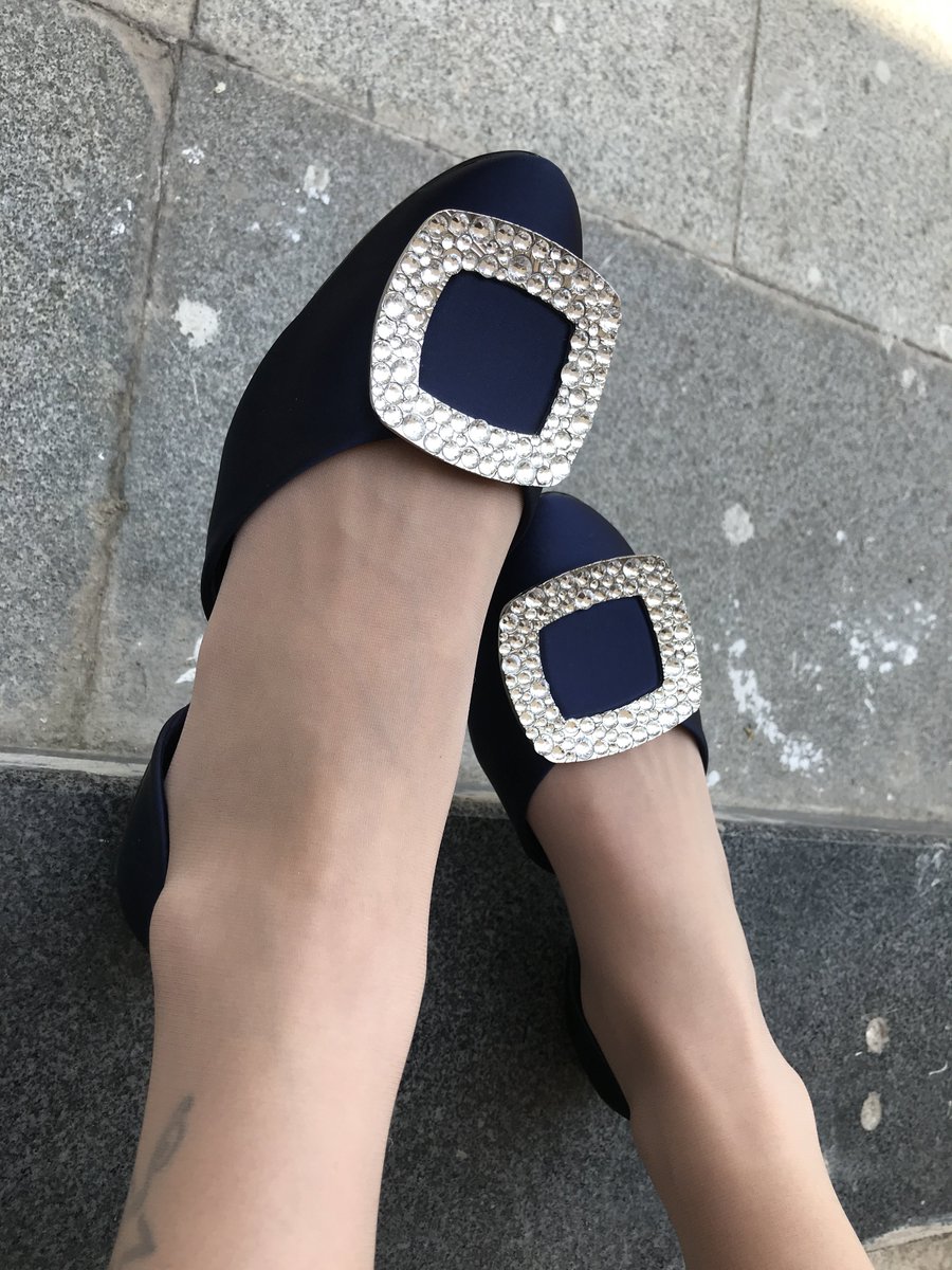 最近大家买的都是浅色的袜子？不过最近穿的袜子味道是有点大😝

#原味内裤 
#原味丝袜 https://t.co/ccFi18M1QL