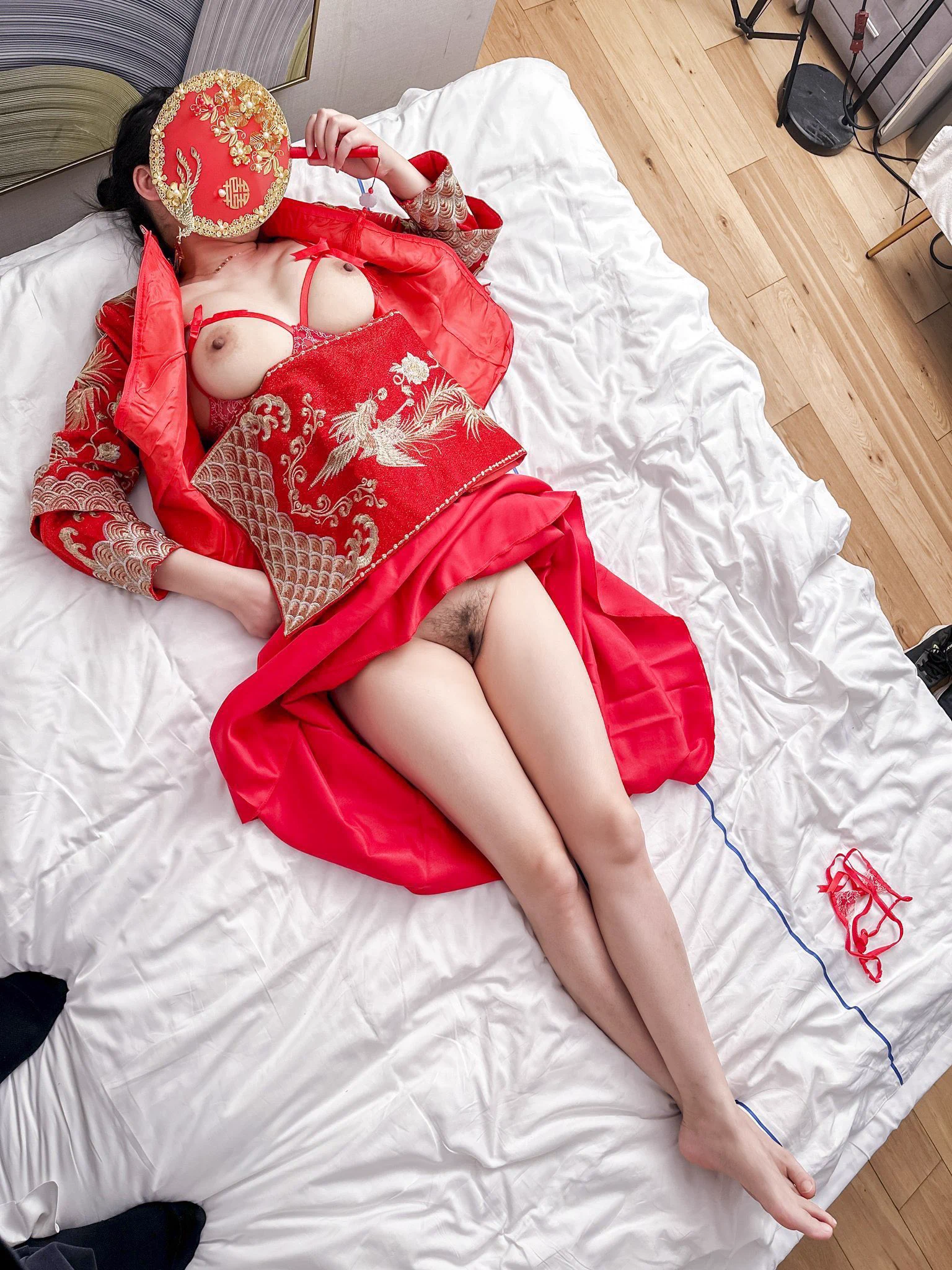 秀禾服的诱惑
老公在婚前一夜献妻，让我先嫁给兄弟们！

投稿：@wqganenshi_ @eggroll_tea @007share @zhangsheng021 @tbzt2024 https://t.co/h4Mru04g3z