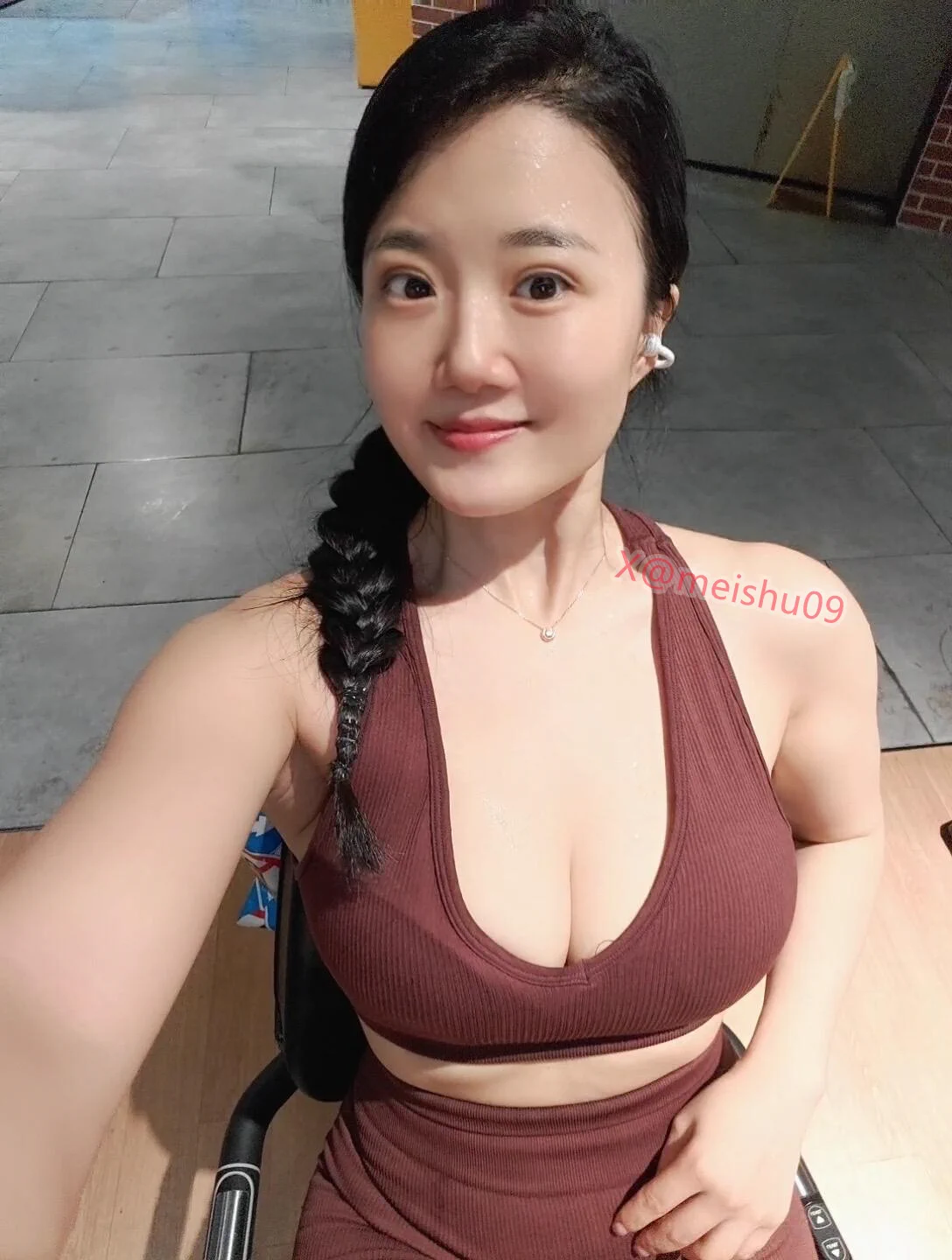 我知道哭是这个世界上最没用的东西，可是我真的不知道怎么表达我的难过。 https://t.co/BbLvdTRYuf