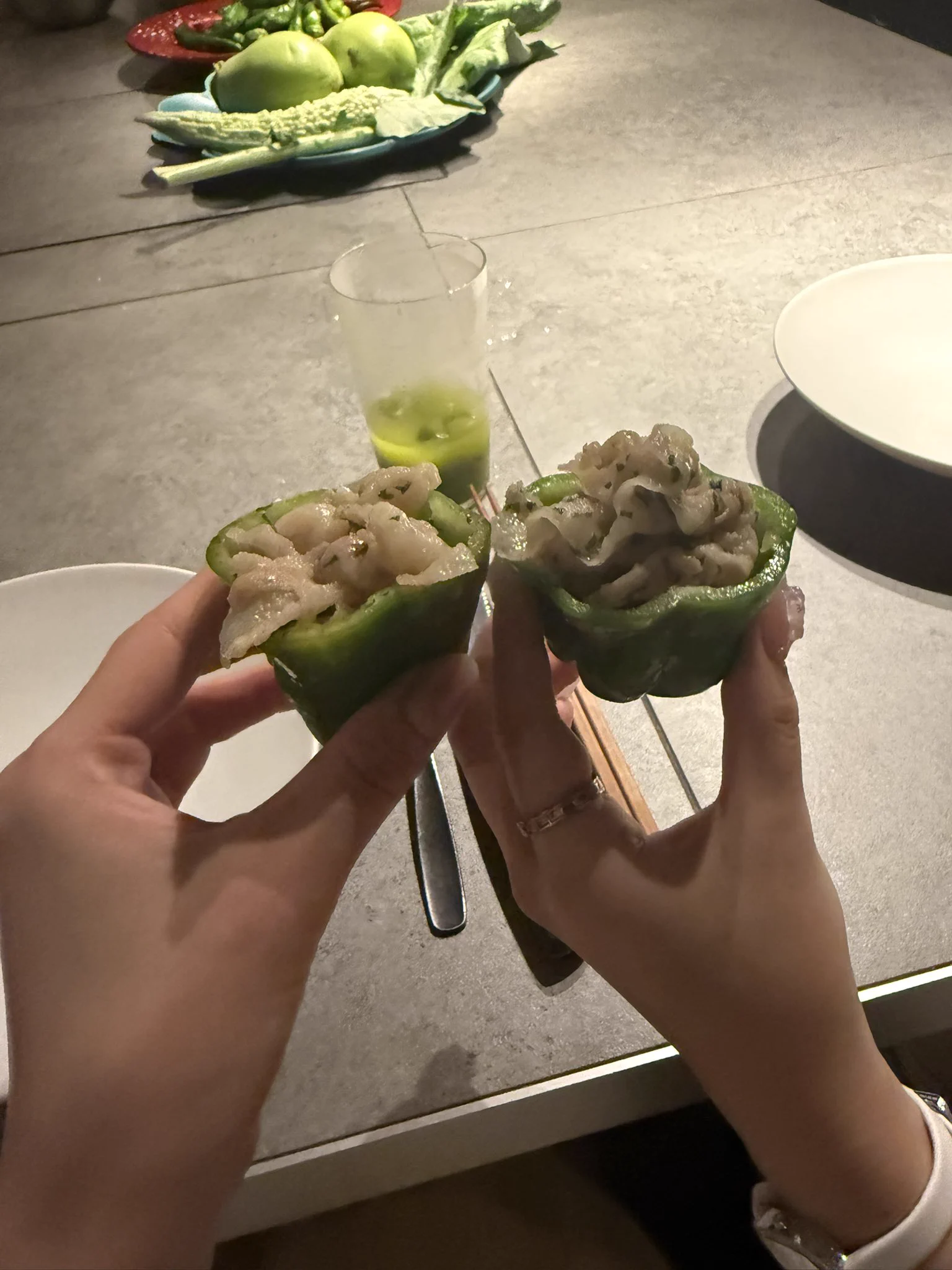 みんなもこれ食べたいでしょ？

あ、ちなみに手はりっかさんw https://t.co/UO3khPNz9N