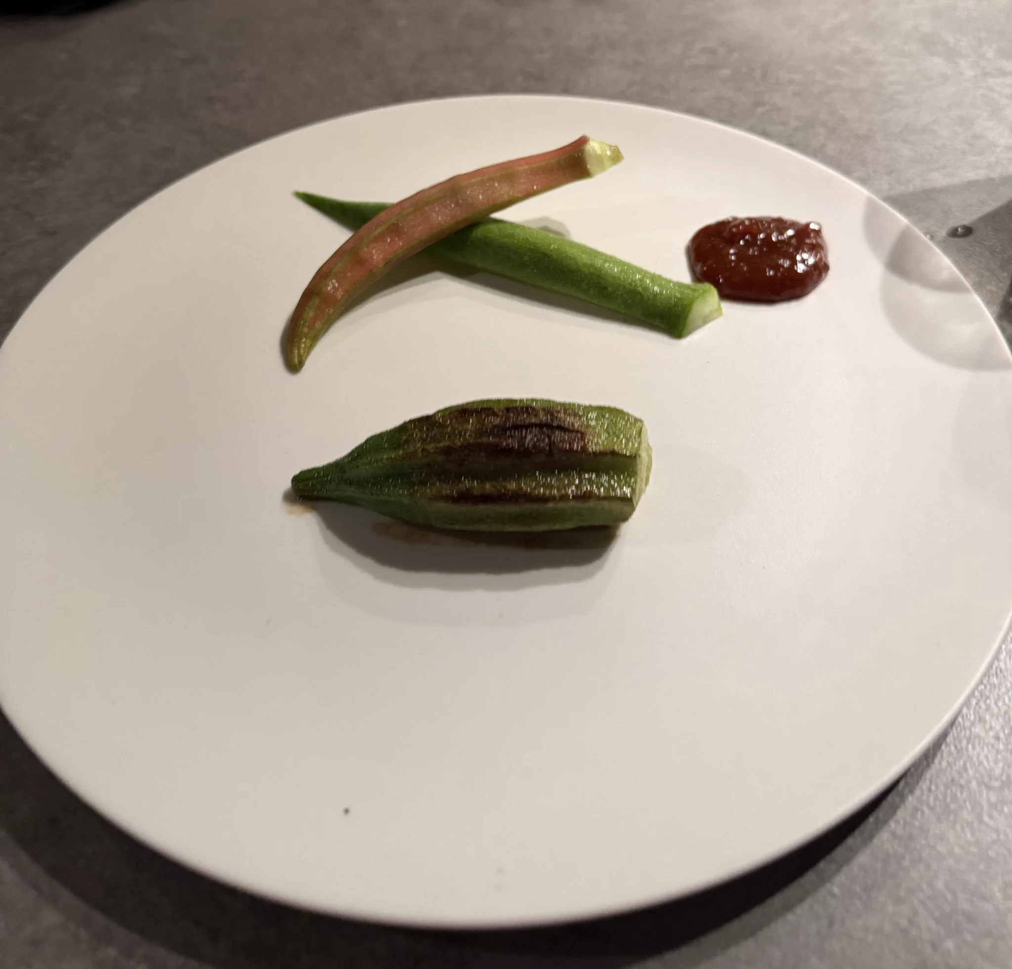 みんなもこれ食べたいでしょ？

あ、ちなみに手はりっかさんw https://t.co/UO3khPNz9N