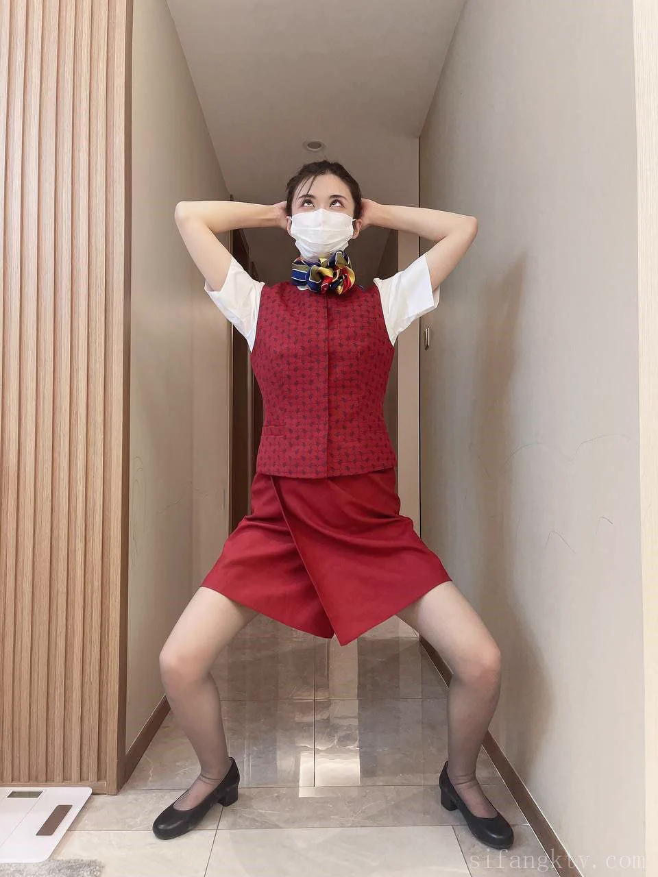 空姐母狗的颜射反差调教

穿着制服刚下班的母狗
就来接受主人的调教了，
阿黑颜骚母狗发骚虐玩

母狗的骚丝袜原味有要的么
抽两个转发的粉丝送了 https://t.co/KdBjad0Nne