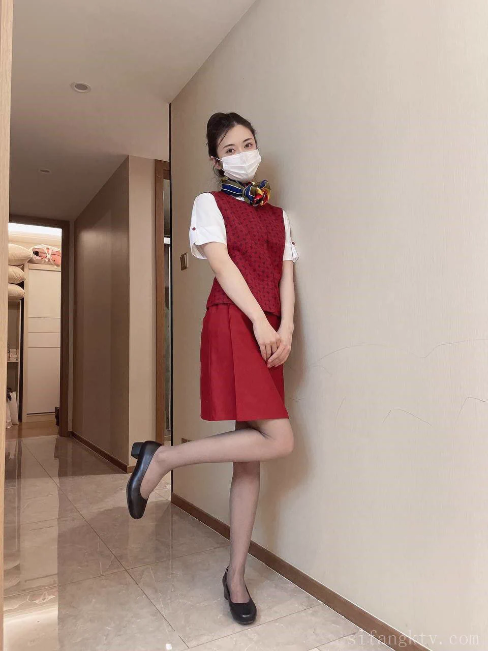 空姐母狗的颜射反差调教

穿着制服刚下班的母狗
就来接受主人的调教了，
阿黑颜骚母狗发骚虐玩

母狗的骚丝袜原味有要的么
抽两个转发的粉丝送了 https://t.co/KdBjad0Nne