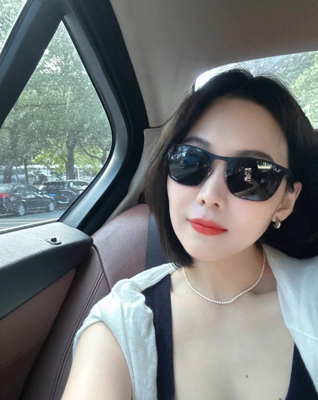 镜是买了，但好像更适合把阳光遮住，
只不过，阳光遮住了，钱包却不见了。 https://t.co/drKP6nVkrk