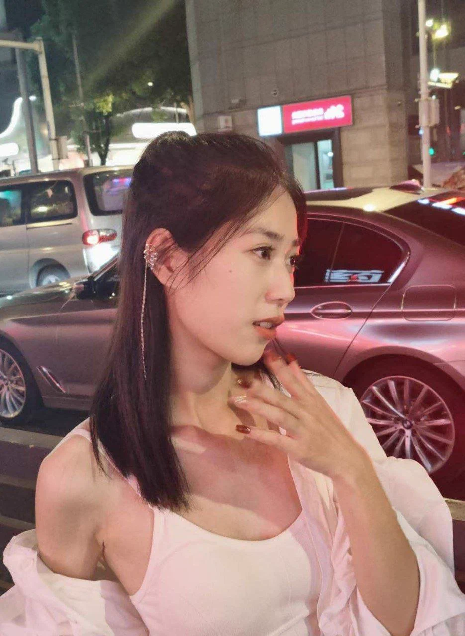 敢在大街漏B的堕落女 https://t.co/6ZBHepoRTK