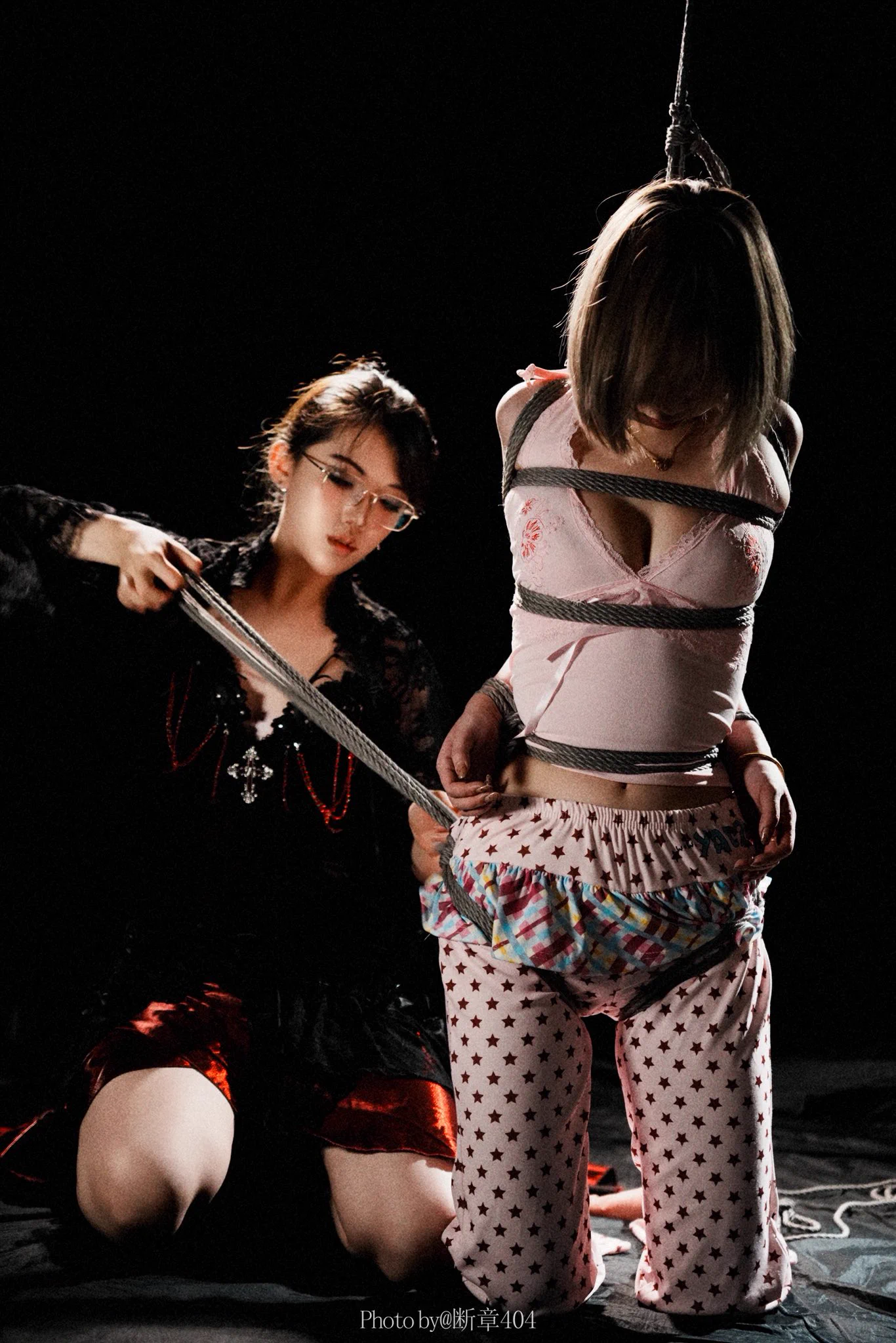 是我引诱你的吗？
M：@ting_lan50975 
投稿：@Fengsiyuan 
#shibari #紧缚 #绳缚 #sm https://t.co/WFaVwZDF89