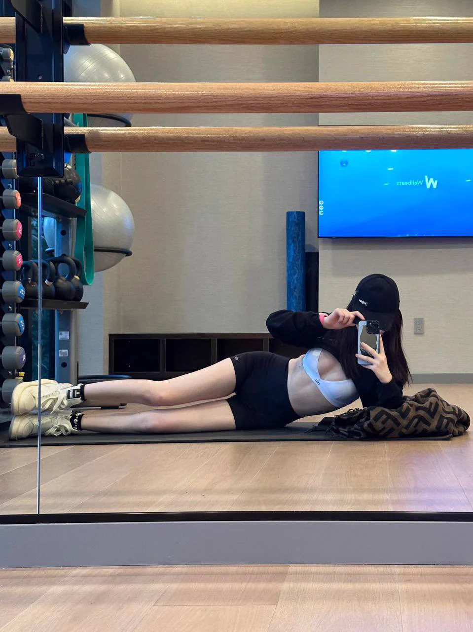 #杭州

🤍170−🤍C🐻−🤍49Kg−🤍无纹身
无小肚子无赘肉，皮肤如婴儿般细腻光滑
打扮洋气，谈吐优雅
本人精致巴掌脸

🐧：190025802
看照门槛🚪99（永久有效）备注zfb口令🧧添加➕
✈️： https://t.co/mtMZ3mWdVH https://t.co/MQ28QAwqg7