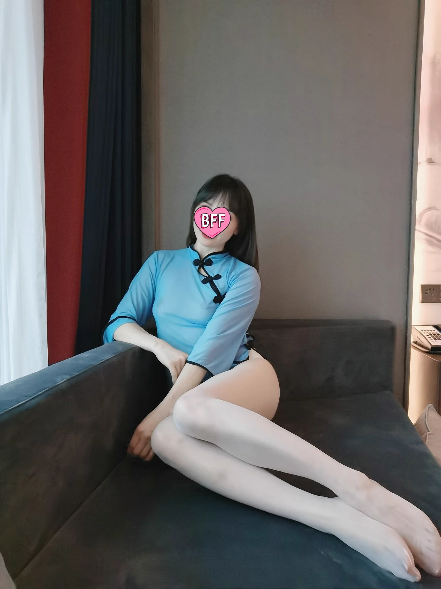 愉快的暑期在继续，今天和娇妻来拍写真照，迷人的油亮丝袜依旧是我的最爱，穿着民国学生制服的娇妻在镜头下展现着她的身体，让我欲罢不能，有没有高颜值的摄影师阿，快来解放我吧，我还是喜欢在旁边看着娇妻被拍的样子

@ToBulma 
@ToBulaer 
@KawasawaSen https://t.co/C3ZjHYc8he