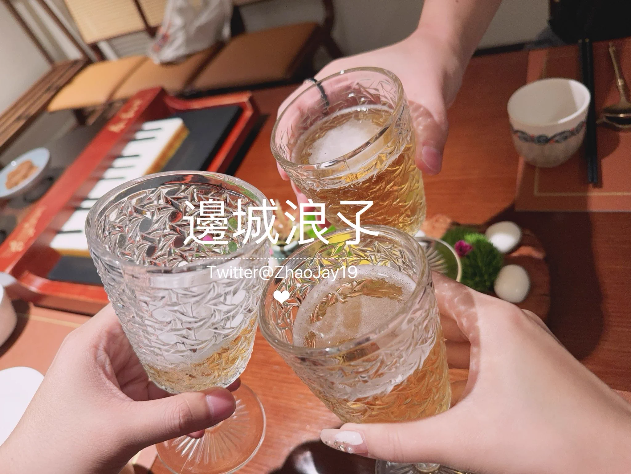 😆面基成功！这位小哥哥关注我们好几年了，这次邀约天津实属不易阿，还很贴心给夫人准备了礼物🎁，仪式感满满~ https://t.co/SsekpvnlyT