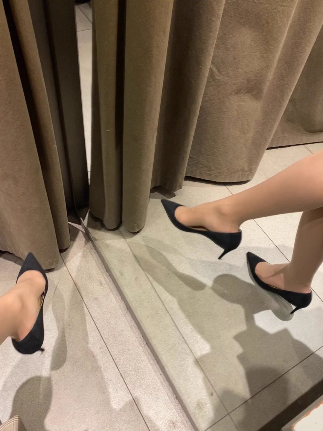 跪下，给我把鞋子舔干净！ https://t.co/aqydNGmsIZ