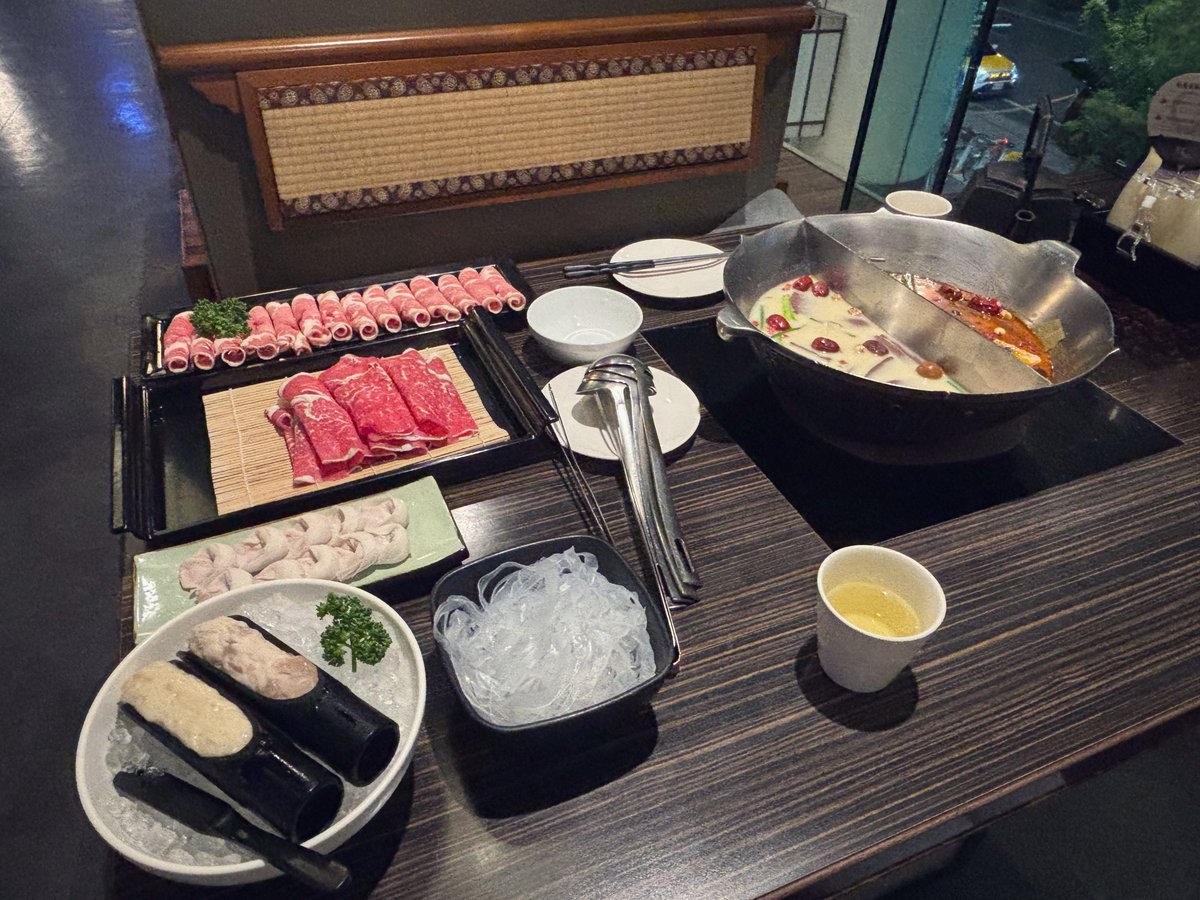 馬上接了個約會哈哈哈哈哈 https://t.co/t9oIIv4Igw