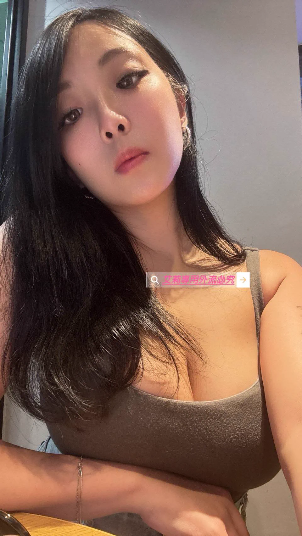最後一波高潮來的時候
我整個人癱在床上
喘到說不出話
只能渾身顫抖🥵

要是你在
會不會把我抱緊不放？ https://t.co/z5v9hyUcsQ