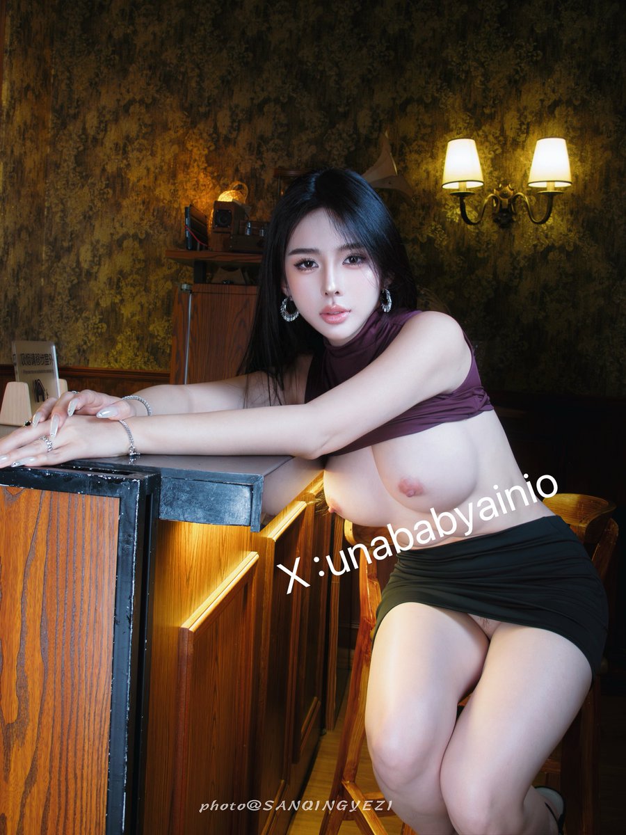 “X和朋友圈。”

#巨乳 
#人妻 
#火爆李老师 
#私房 

📸：@SANQINGYEZI 

@Xiaoxiaofoer 
@MitsumeDoji 
@ToukaYuan https://t.co/SI1DButw1r