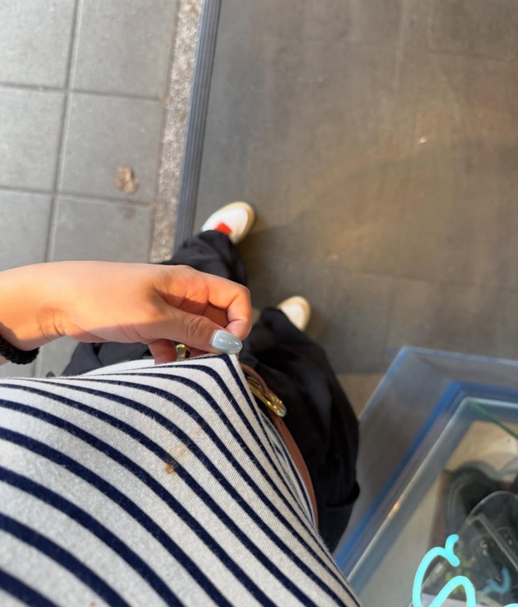 今天中午吃水餃 手忙腳亂的
還把醬油弄到衣服上 …整個人超解ㄉ

我還寧願被顏射也不要醬油在衣服上 https://t.co/nzS1QSs9fK