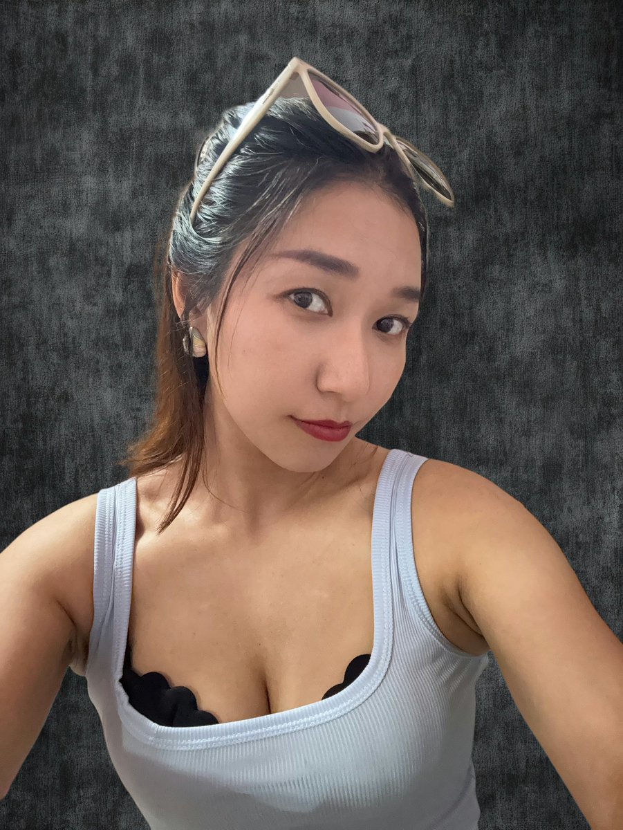 看我的照片會想起什麼呢？
1.愛愛姿勢？
2.調皮搗蛋🤪？
3.旅遊？
4.興奮？

Ps. 先告訴粉絲們，我沒有約、不約、不想談戀愛、不不不，只是純粹想發文發照照片就這樣。 https://t.co/FpgkfhMNJO