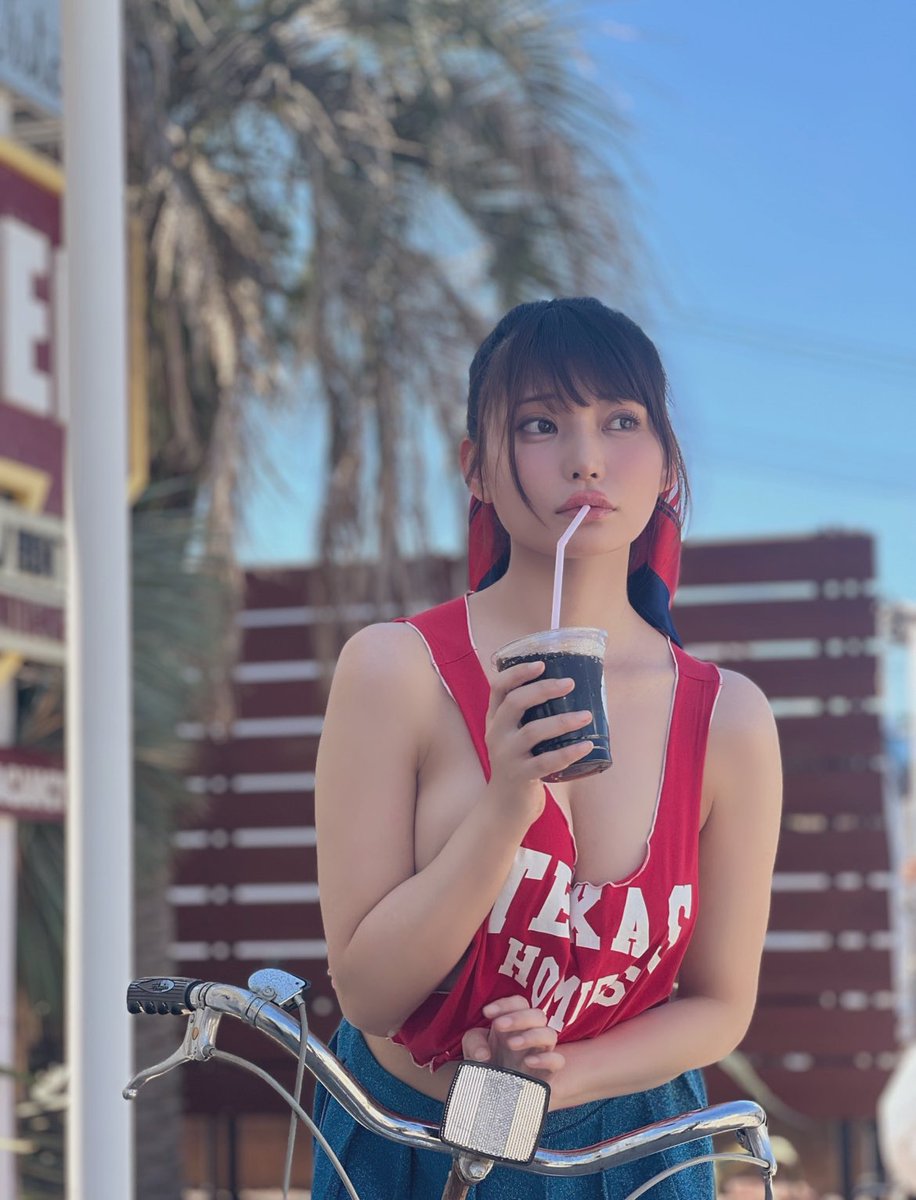 A~Zまでのアルファベットをテーマに毎週日曜日更新。グラビア連載【AtoZ】🌷！！

今週『V』のテーマは

 《Vacation》でした🌴✨️

ぜひご覧頂けたら嬉しいです(  ◜௰◝ )︎

こちらから🔽
https://t.co/qcUSz0PDZS https://t.co/qUqJLSJBlX