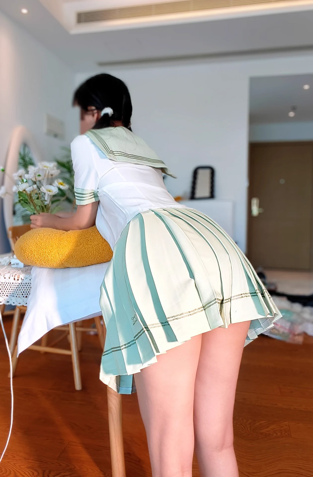 哥哥就是喜欢JK短裙吗？
穿成这幅样子 就可以直接勾引哥哥～
可以像个婊子一样 掀开裙子就可以被操进来～
@ToBulma @ToBulaer
@KawasawaSen @BulmaList https://t.co/ol58ytgvA2