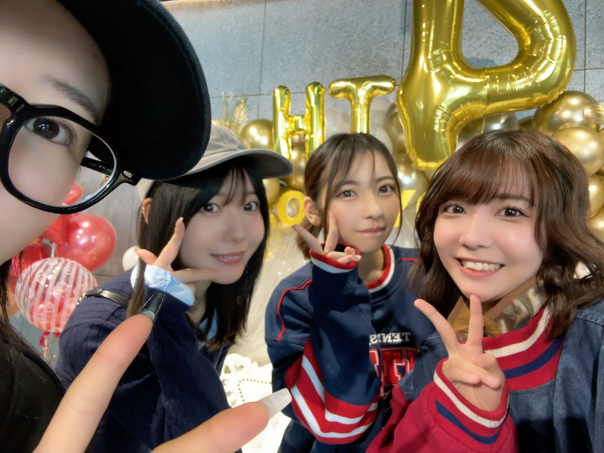 #よーよーよー 4周年おめでとー💕

にーに㌠でいってきたよー！

もりちゃんスッピンだから半分笑

キラキラでかんわいかった！やっぱライブさいこーだねい💕 https://t.co/QpzQ019l0f