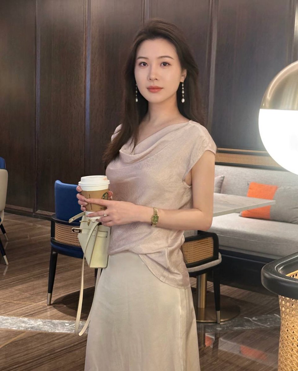 过了大年，就要开始跑亲威了，期间计划在一次线下吃饭喝酒唱歌的聚会，丰富一下社交生活，有想法的朋友小群一起聊。 https://t.co/FTaivhJxAl