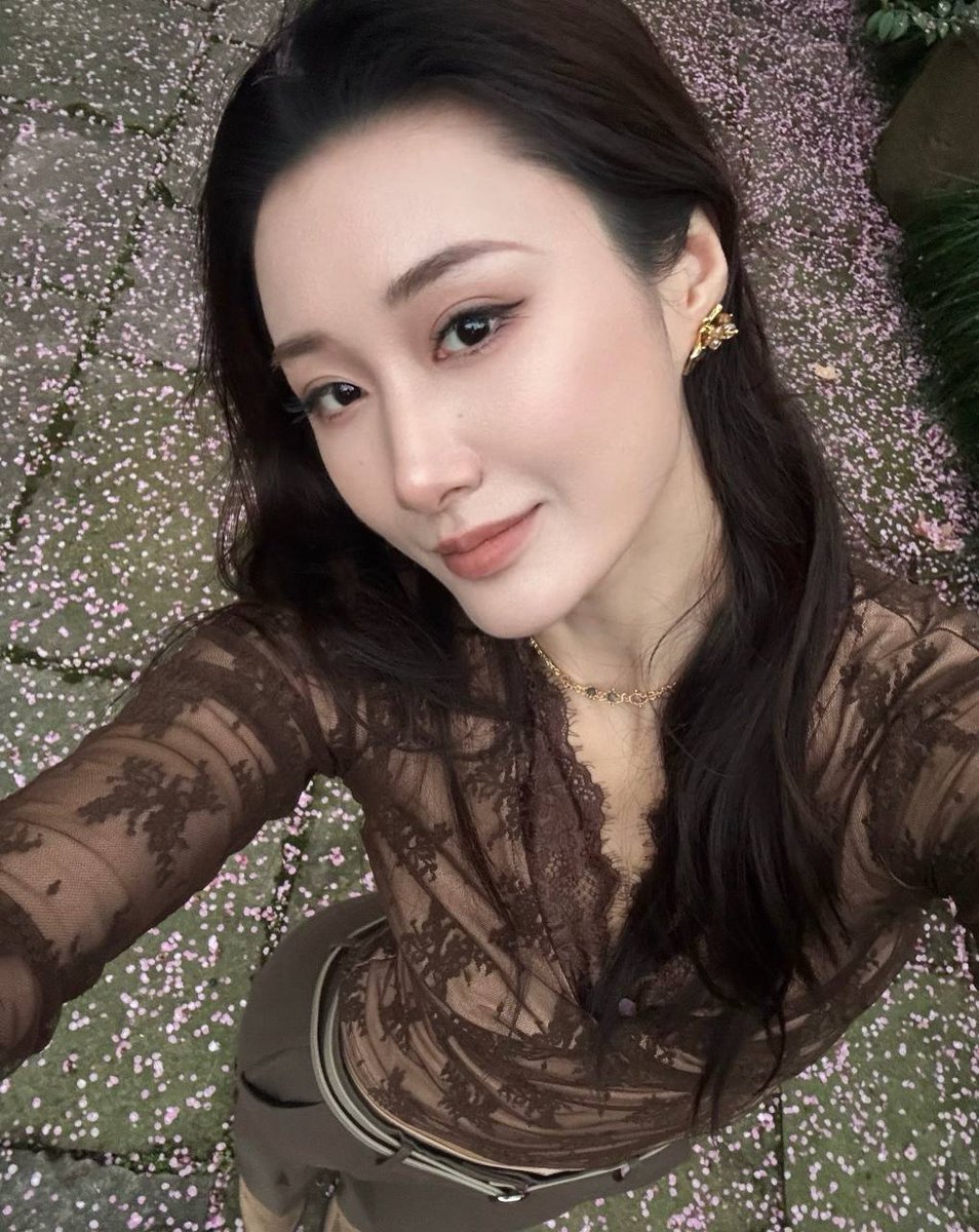 夫妻圈子里交友的意义，其实与现在的旅行爱好者大体相同，都是把太熟悉了没了激情的人交换来操，不谈情只做爱做的事情。#夫妻交友 https://t.co/U5wlsp88BO