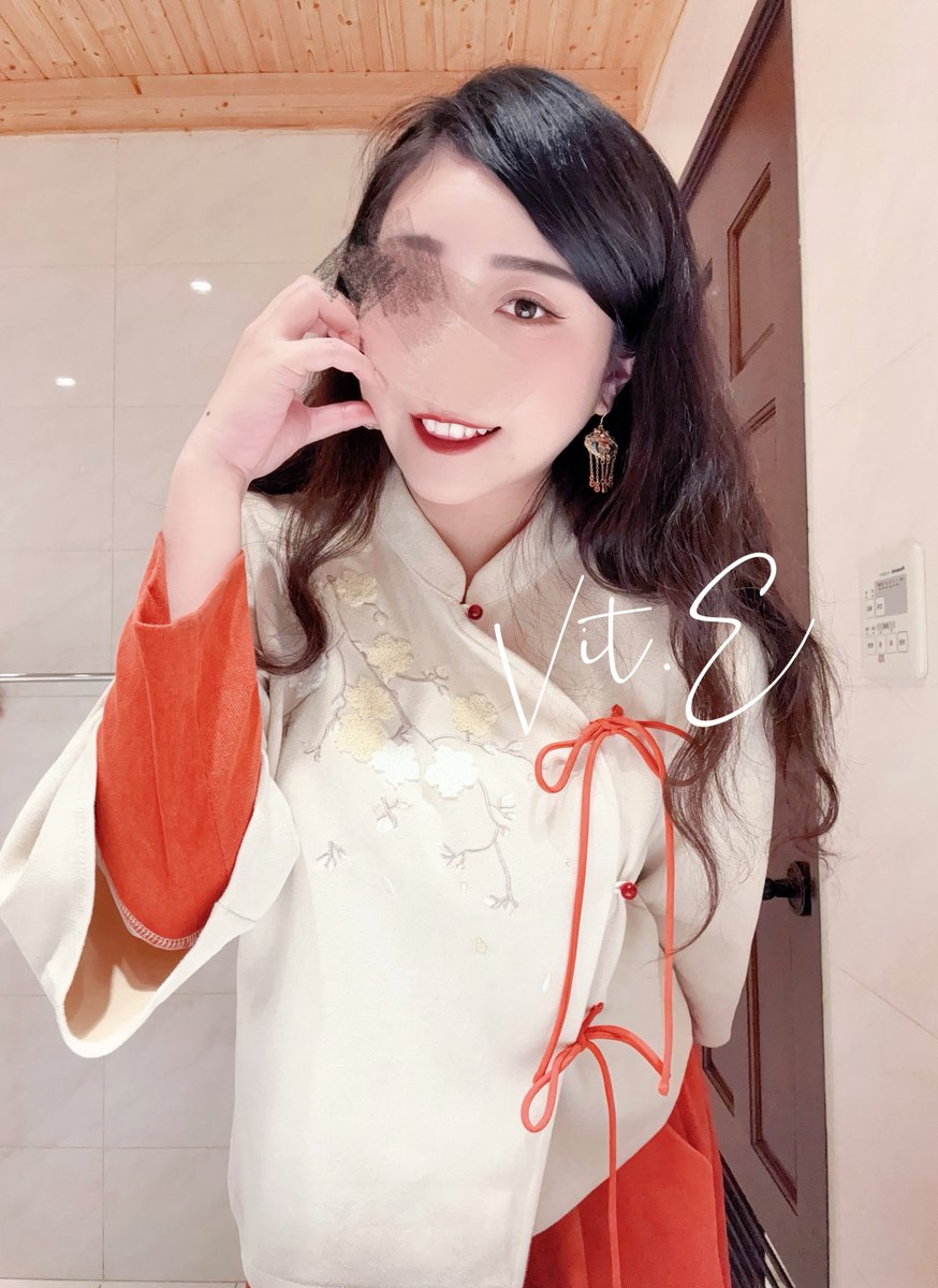 又是拜年的一天🧨

這是 跟 長輩拜年的穿搭

想知道 用 長輩拜年是什麼樣子嗎(⁎⁍̴̛ᴗ⁍̴̛⁎)

#OL穿著得體的日常 

好喜歡新中式❤️‍🔥 https://t.co/w7moYcGiN8