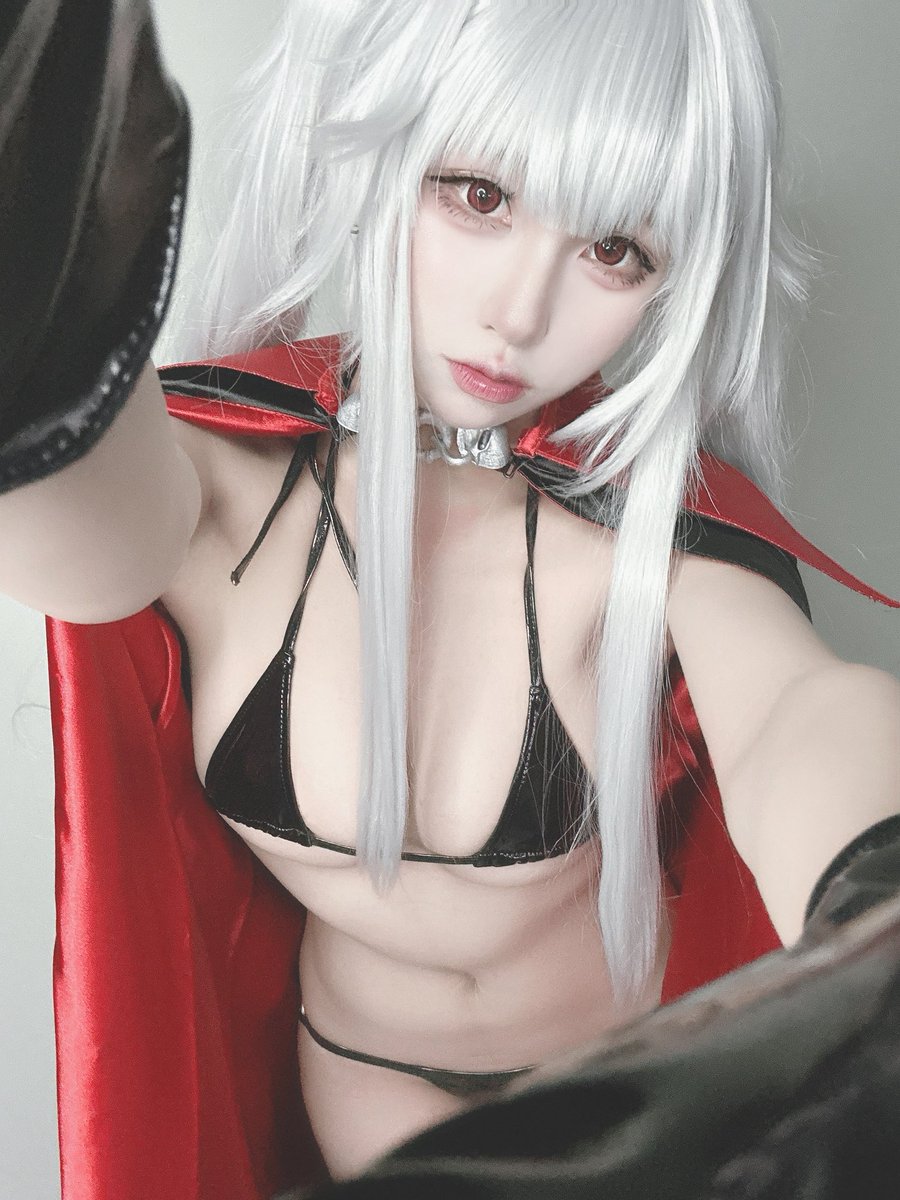 ｃｏｍｉｎｇ   ｓｏｏｎ ······🩸🖤 https://t.co/x5eATNbk4o