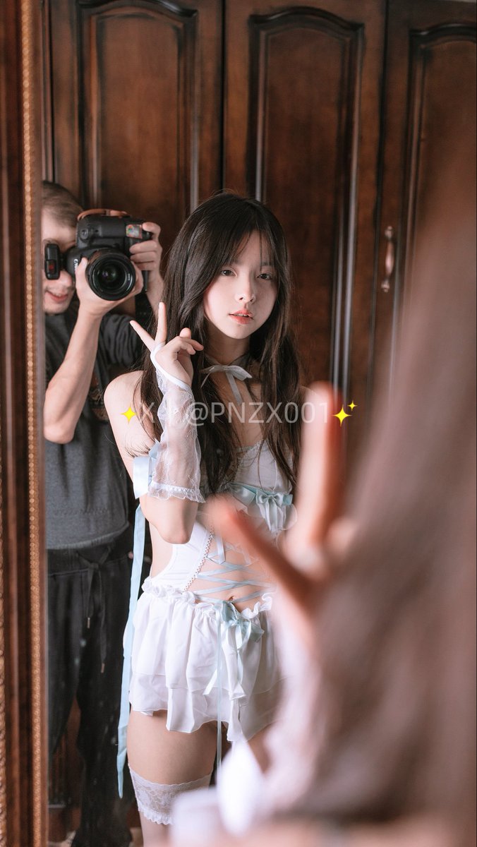 爱极了这种凌乱的美感  
   清纯无辜的脸庞  
   却藏着完全不同的秘密  
   下身早已湿得一塌糊涂  
   我只能放慢呼吸  
   一点一点地去填满她的渴望 https://t.co/MtEj1hORpe