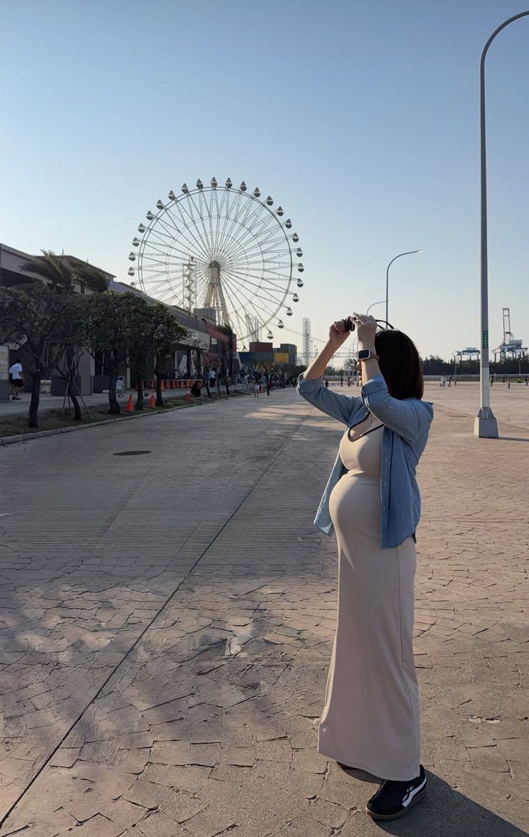 預產期7/30但雙胞胎應該可能6月底就生了。 https://t.co/TNsWbIcCCZ