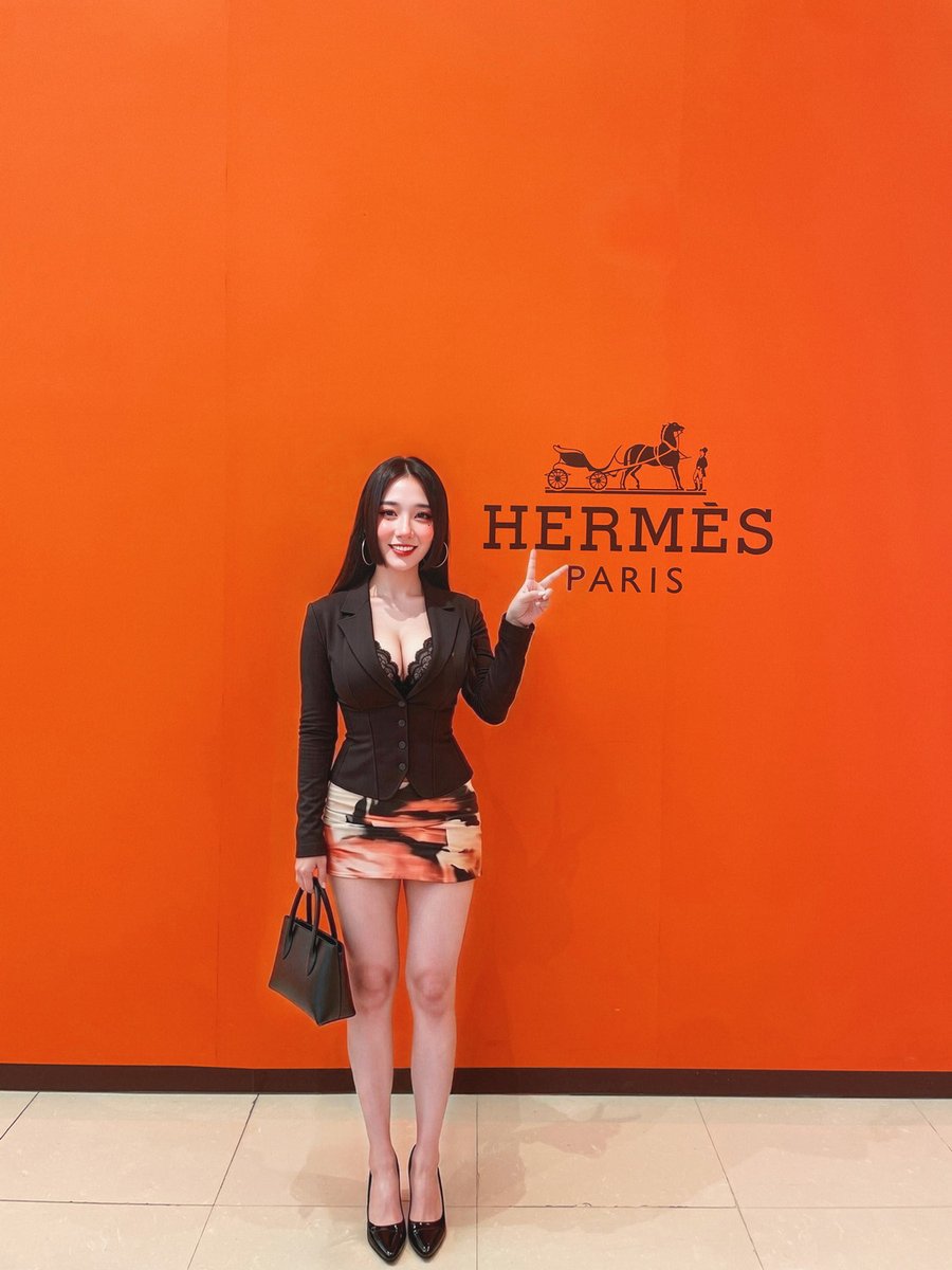 又來附近上班了
希望有一天我也能鼓起勇氣去逛愛馬仕🤣 https://t.co/5fvZYUDBJs