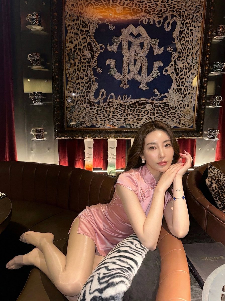 旗袍锁住矜持，开衩释放野性 https://t.co/7PS4f3naCu