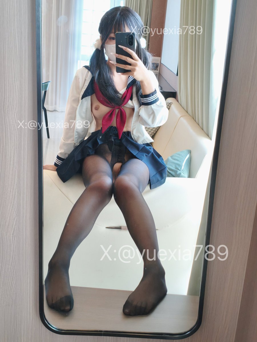 玥玥内心独白：我真好看😆 https://t.co/LRC6vNZZuS