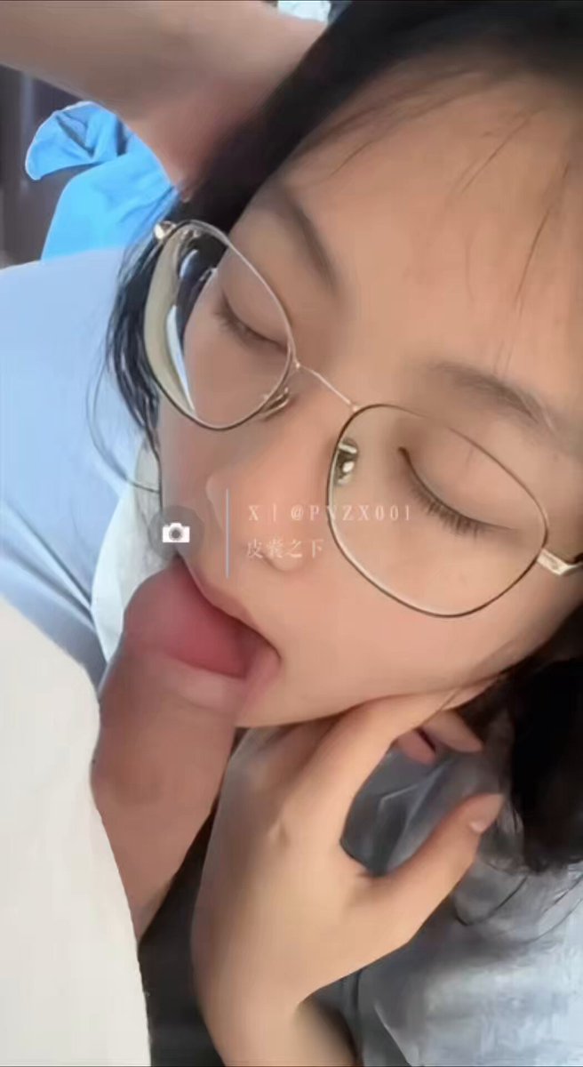 放假了也不能闲着啊 来个戴眼镜的学妹，斯斯文文跪在我面前 小声说：“可是我已经吃饱了耶～” 可我才热身呢 ，这漫漫长夜怎么能放过你？ 乖，坐好 让妹妹好好见识一下 哥哥的持久力有多离谱 https://t.co/SDSJXjm8vx