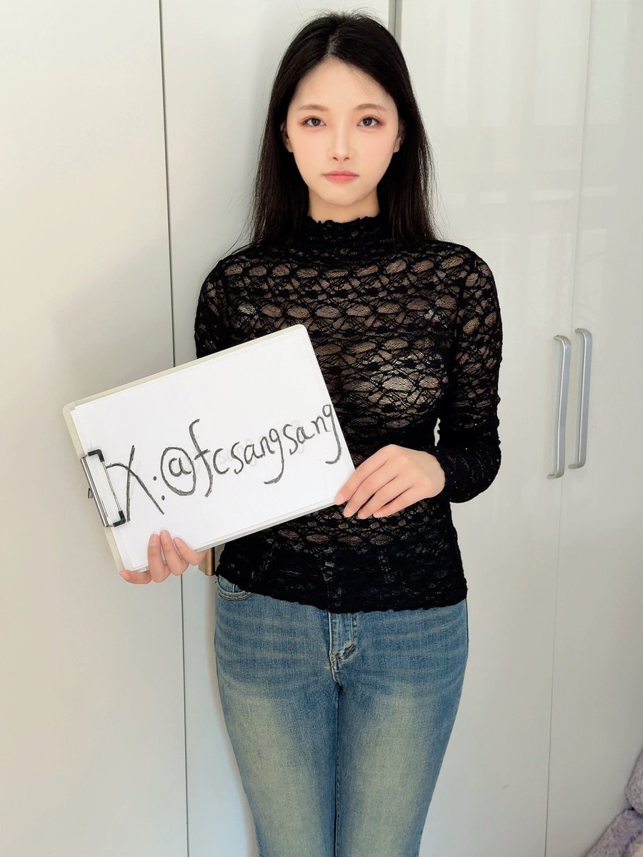 《关于我》  | 《认识我》  | 《鼓励我》

🧏🏻‍♀️     关于我
➤  我是桑桑，现实中的一个普通女生，我背后没有团队，只有一个废废的拍照搭子
➤  目前是北漂失业中（惨），身高172，体重不能说
➤  我所有的作品都是自己真实原创， 我不会p图， 我的主页所见即真实
➤  虽然我年纪不大（晚几个月就是00后），但是我有一点点mi信，相信因果，亏心事一点不敢碰，但求心安吧

💌     认识我
➤  🚪具体信息在本帖图1中，我的二维码在【小号@x_fcsangsang的置顶帖中】
➤  🚪后是超出你想象的反差桑桑哦，我会用最真实的作品来回馈你滴(你懂得)
➤  做🚪的原因一：建立一个跟大家认识的渠道，毕竟我不介意多一个废废的拍照搭子\(^o^)/
➤  做🚪的原因二：可以挣点钱钱(失业小北漂在线求投喂)，放心，都用来买好看的漂亮衣服啦
➤  这个帖子最后罗列了所有🚪相关的问题以及答案，你想问的，都有哦

🥁    鼓励我
➤  在这个充满AI，高P, 盗图的网络时代，我只想坚持做一些真实原创
➤  我的作品没有网图感，我的文案也不会"饥渴引流"， 所以我注定在流量上拼不过其他人
➤  创作真实的作品就要实打实经历真实的过程，原创不易，需要鼓励
➤  这里的鼓励并非一定是入🚪， 点赞或点点关注也是给我的掌声
➤  最后桑桑感谢每一位宝子，你们的支持是我更新的最大动力！

《🚪问题解答》
我罗列了大部分大家可能关心的问题， 这里都有答案哦
问题：过🚪能做什么？
答案： 可以认识我，看🚪后更大尺度的福利，至于其他的无限可能，要等你认识了我再慢慢探索
 
问题： 有没有线下？
答案： 过🚪后是有可能会，但是有难度，线下需谨慎，所以条件也比较苛刻，也奉劝大家不要轻易相信线下，谨防被骗
 
问题： 能否真人验证
答案： 可以，如果是520的🚪，桑桑可以发语音给你验证（其他方式也行）

问题： 有没有1v1
答案： 目前没有，个人暂时接受不了这个
 
问题： 过🚪只能加微信吗？
答案： 默认是加微信，如果你不方便微信，也可以加qq
 
问题： 可以先入99的🚪，然后再升级吗
答案： 可以的
 
问题： 买原味必须过🚪嘛？
答案： 是的，原味，聊S, 定制等服务都需要过🚪后详聊哦
 
如果还有其他疑问，也可以先入99🚪详细的问我哈，我会耐心一一解答