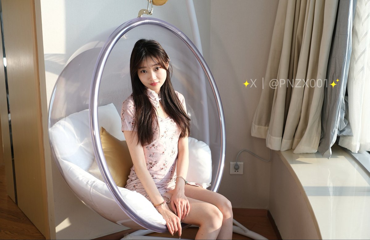 她身上有种让人上头的青春味道，清透又热烈。胸型饱满挺翘，像刚熟透的水蜜桃，握在手里满溢的弧度刚刚好。下面更是紧致湿润，像在无声地邀请……那一刻，理智瞬间下线，只想把她整个拥进怀里，一寸都不放过。 https://t.co/f8ebD6r8dR