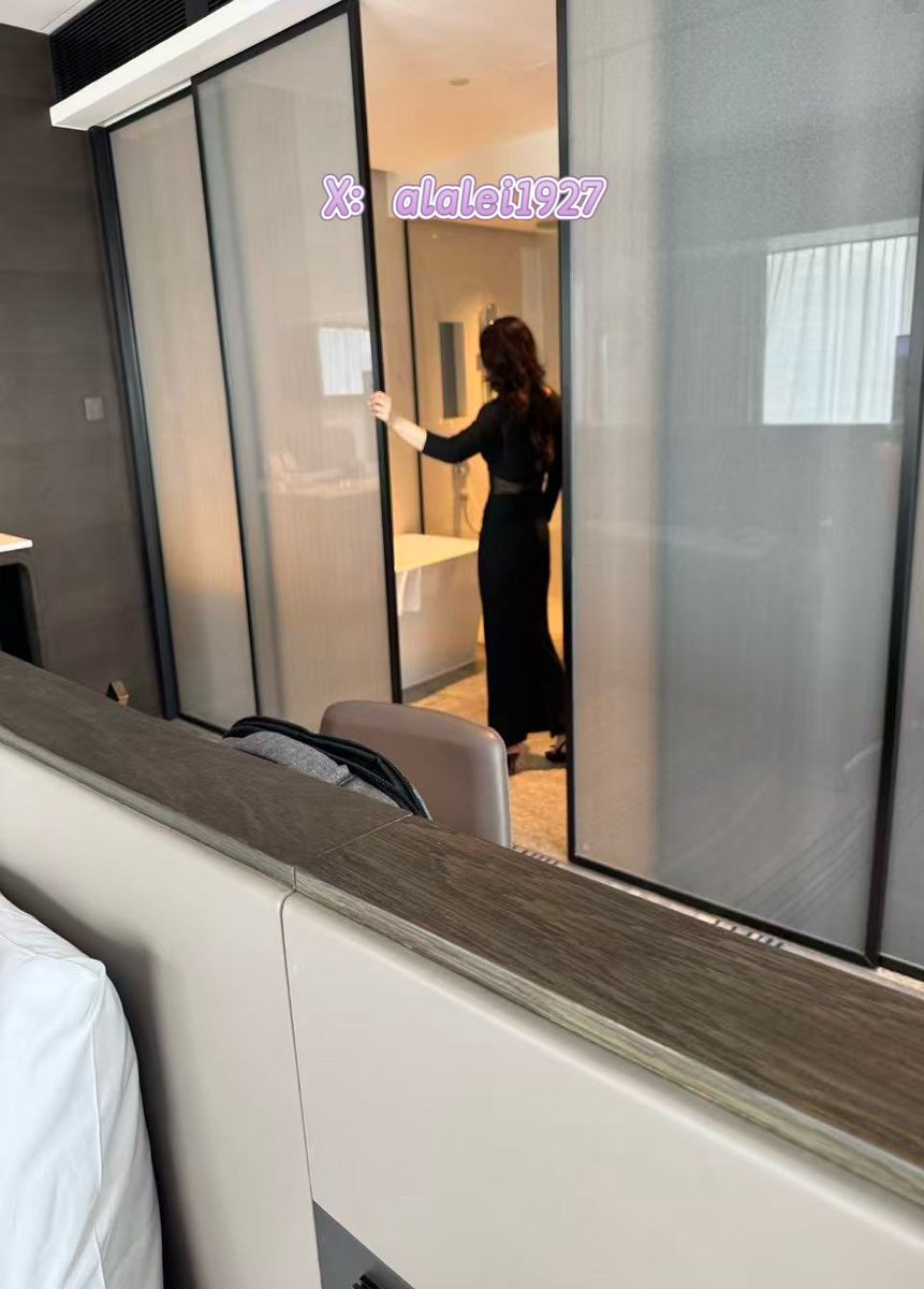 姐又回来了，开门送大家送好礼啦😘😘😘快来接收主人的新指令🤔：大战一触即发，关注 评论 转发 点赞  一键四连参加抽奖，战损版丝袜想要就乖乖听话 https://t.co/FXcRrPl6M3