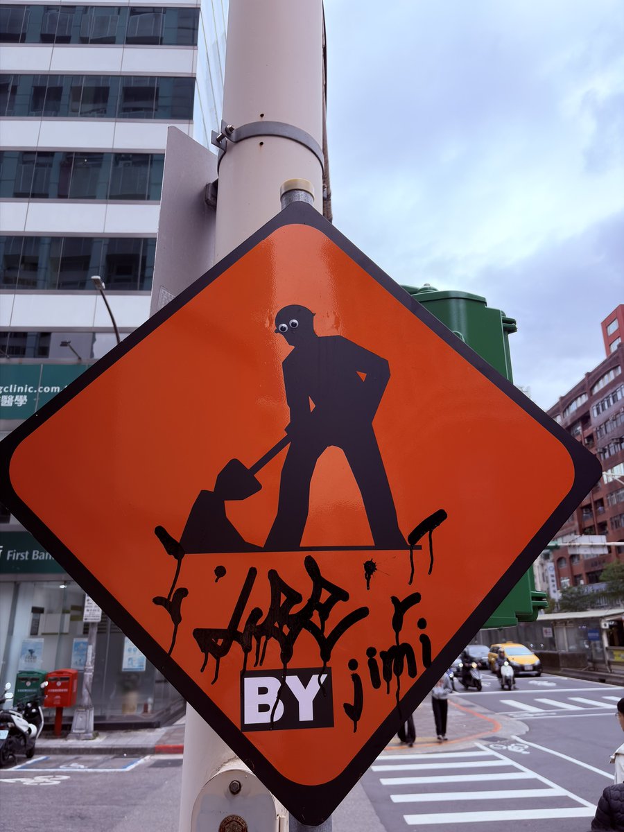 蹭了幾天前的瓜，感想就是「把自己的身分想得太重要的人VS情緒管理不優的男人VS不帶情緒的情緒帶原者」🤣
最後一本正經的完成了沒有結論的句點。 https://t.co/GBIZlBKahu