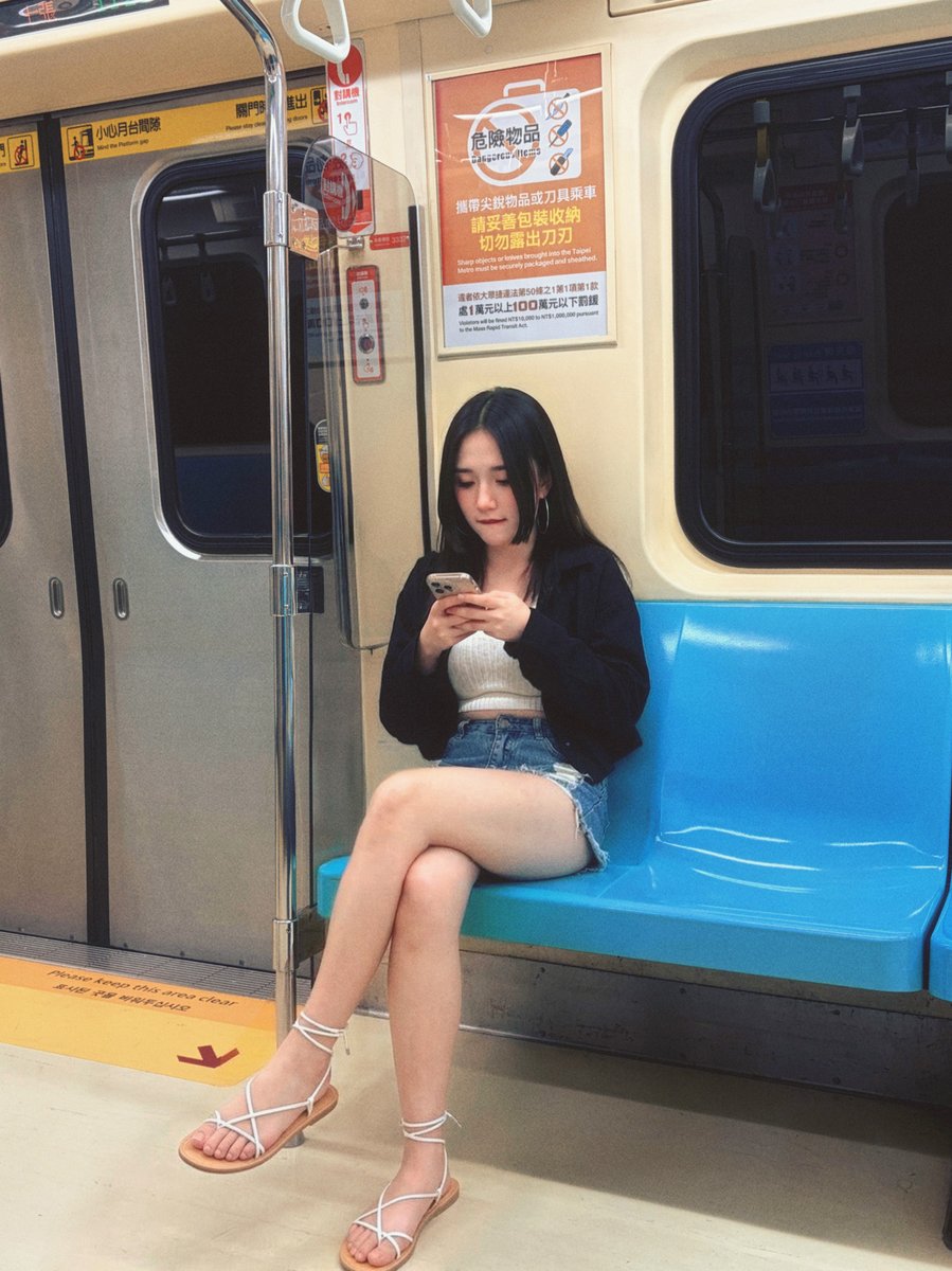 又被粉絲偷拍了醜照🥹
該粉絲有先私信詢問是不是我
我回說是!!
他還說好可惜沒上前要求合照
因為說我當時表情看起來很兇😅 https://t.co/E38FmzJE7U