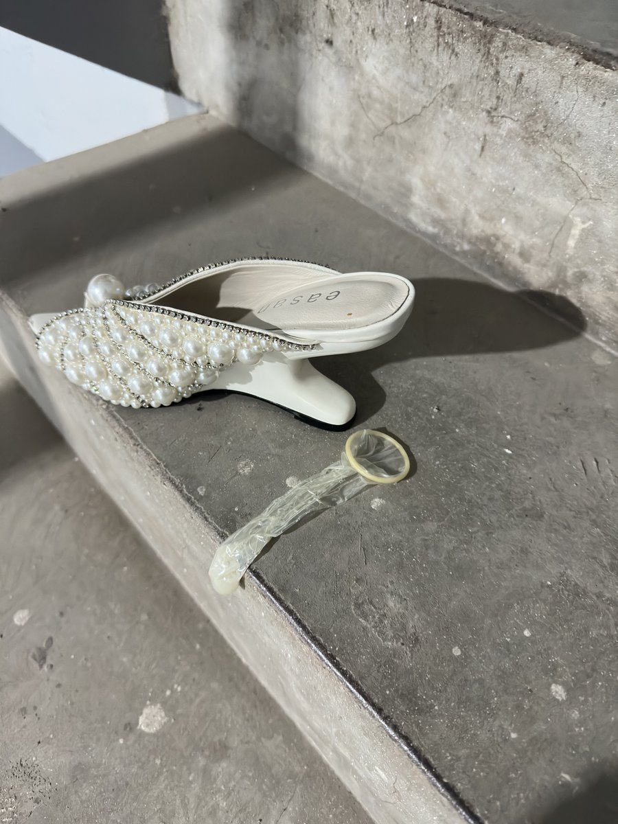 今天继续努力玩爽董事长骚鱼嘴，鞋子依旧骚性感。 https://t.co/DvtxDvTn0v