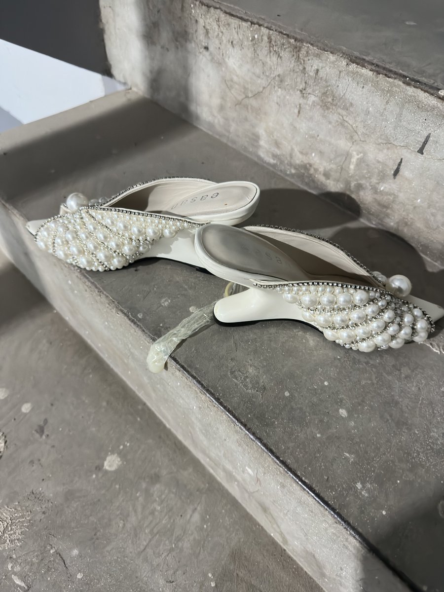 今天继续努力玩爽董事长骚鱼嘴，鞋子依旧骚性感。 https://t.co/DvtxDvTn0v