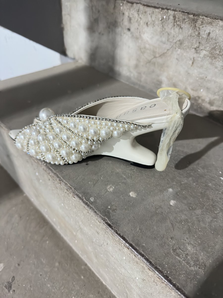 今天继续努力玩爽董事长骚鱼嘴，鞋子依旧骚性感。 https://t.co/DvtxDvTn0v